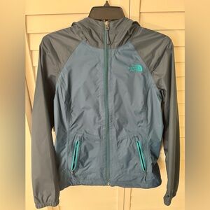 NWOT Women’s’ North Face Aqua Hooded Rain Jacket Windbreaker Mesh 
Lining Size S